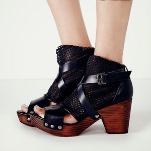 NWOT Free People black Rendering clog shoes 7